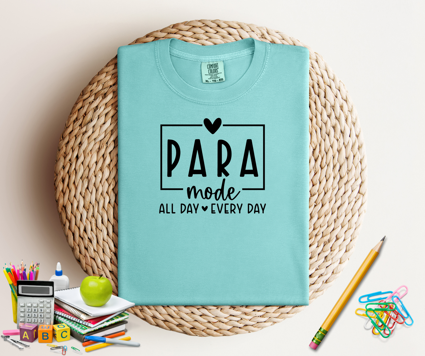 Graphic T-Shirt With The Text Para Mode All Day Every Day