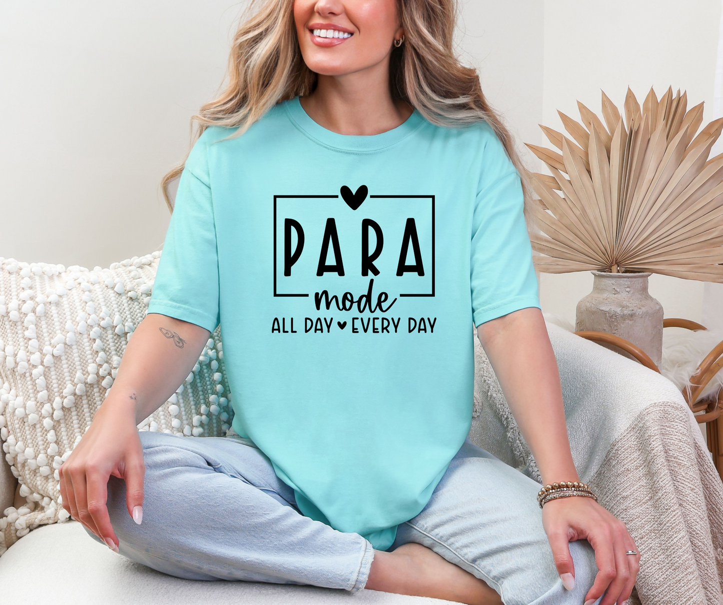 Graphic T-Shirt With The Text Para Mode All Day Every Day