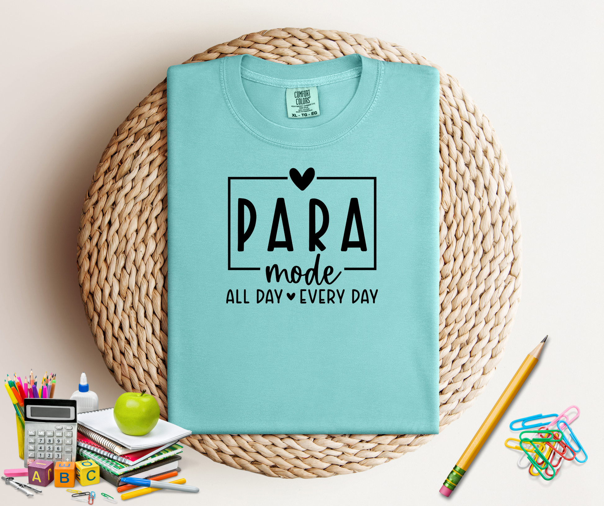 Graphic T-Shirt With The Text Para Mode All Day Every Day