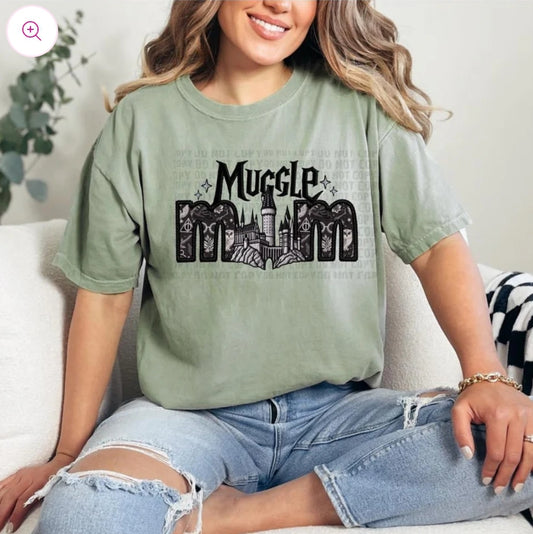 muggle mom graphic t-shirt